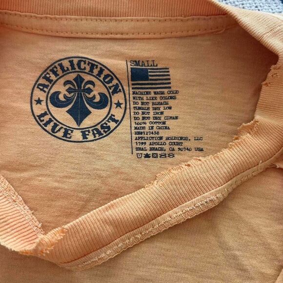 Affliction Yellow Oversized Skull Motorcycle Graphic Tee Sz Small - Picture 4 of 4